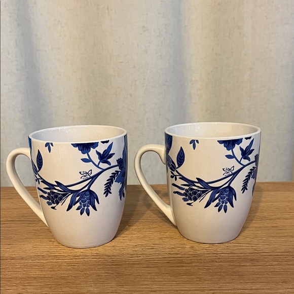 Other - Royal Norfolk Stoneware White With Blur Flowers 12 Ounce Coffee Mugs set of 2